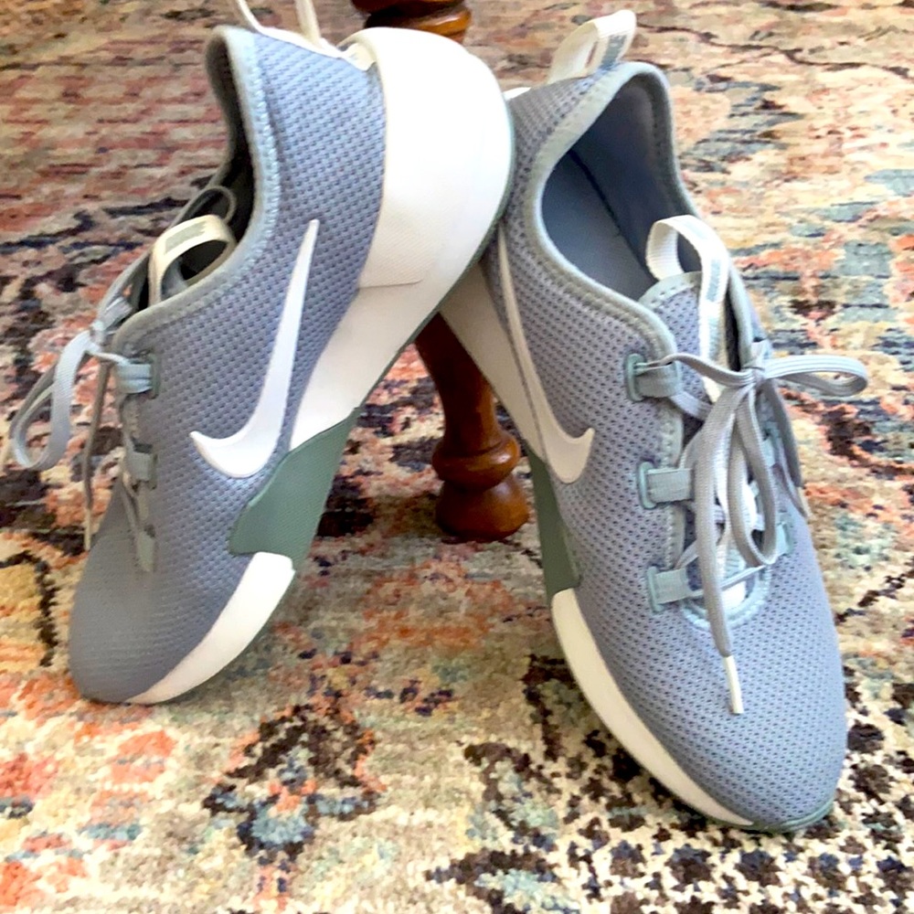 Nike tennis shoes, VERY LIGHTWEIGHT!!